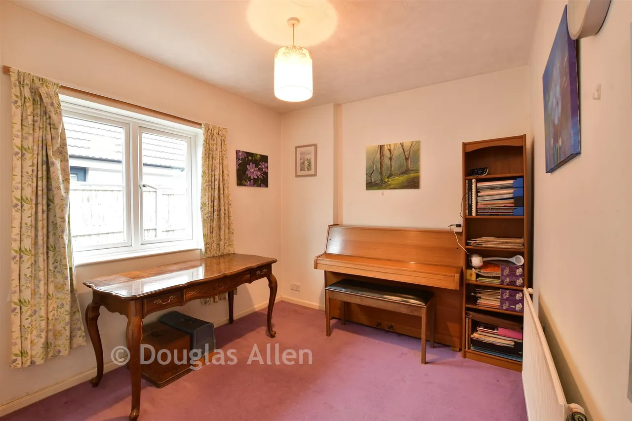 Nevendon Road, Wickford, SS12, photo 8