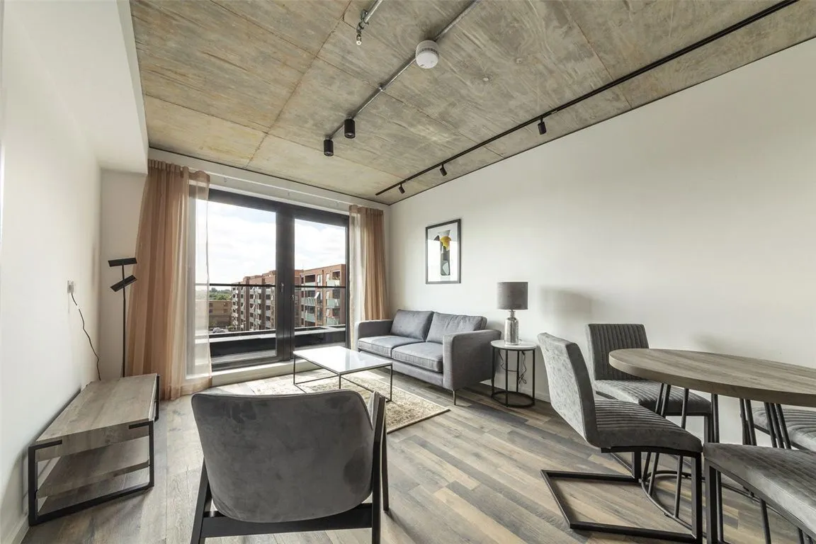 2 bed flat to rent — Lawrence Road, Seven Sisters