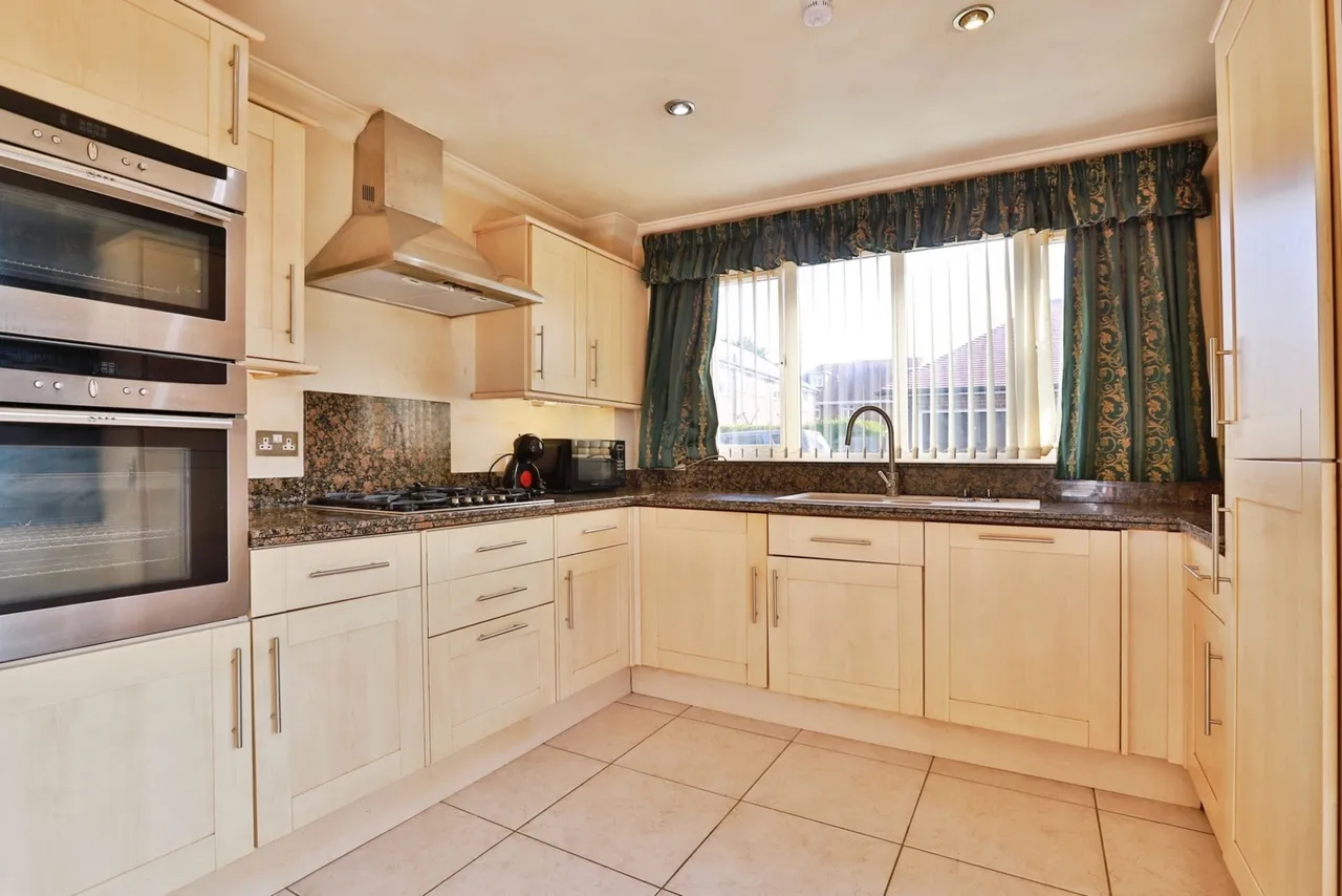 Stuart Road, Highcliffe, BH23, photo 2