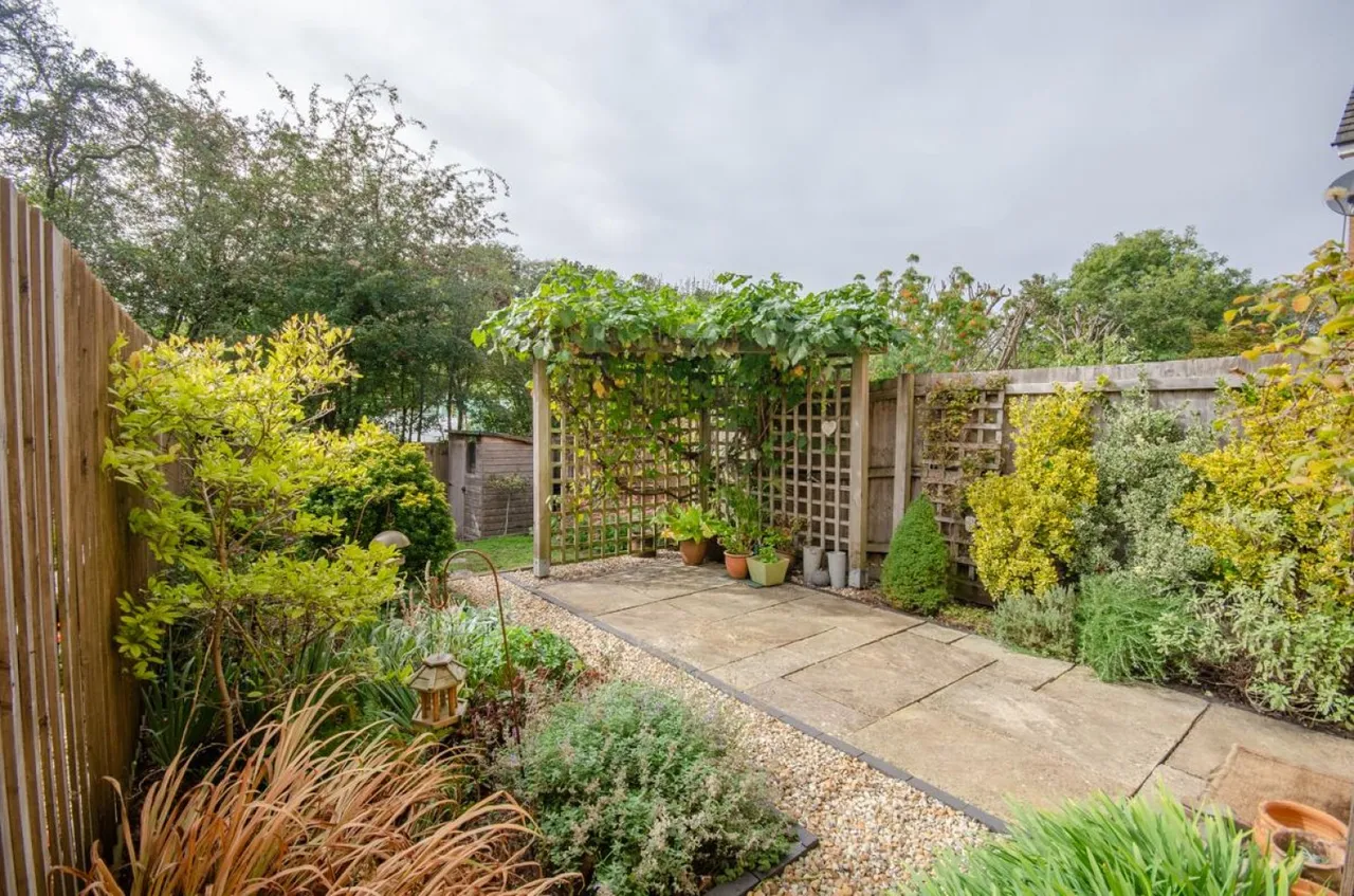 Cave Close, Downend, BS16, photo 24