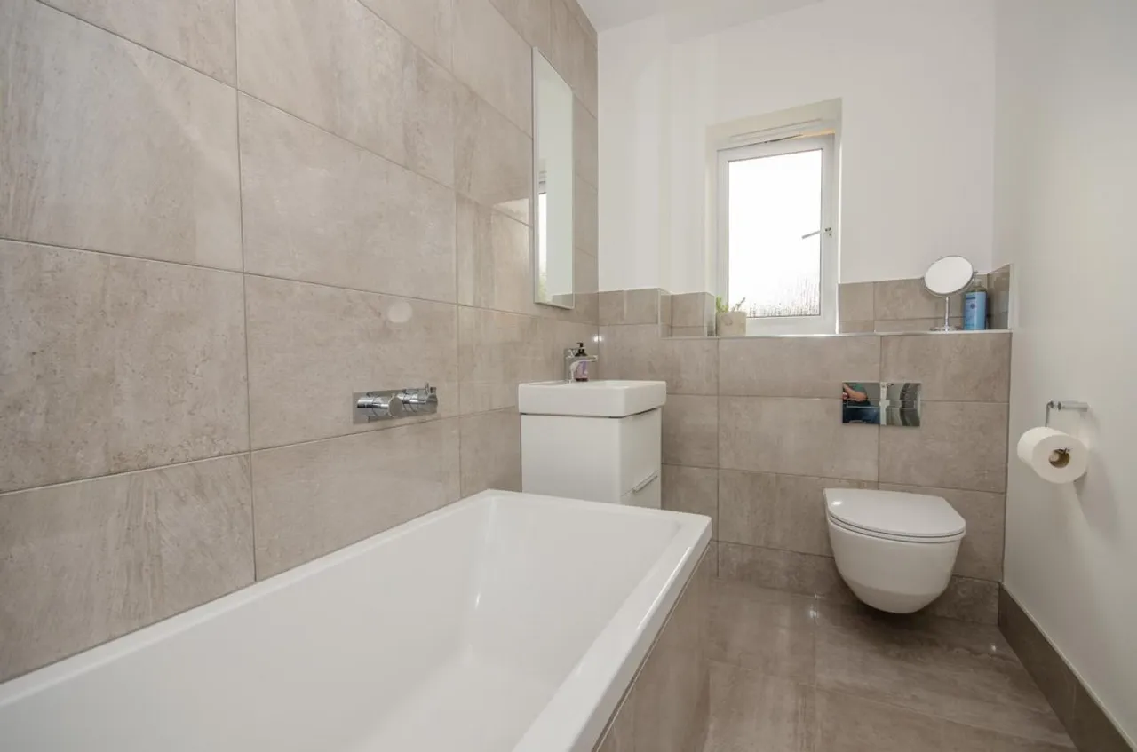Cave Close, Downend, BS16, photo 17
