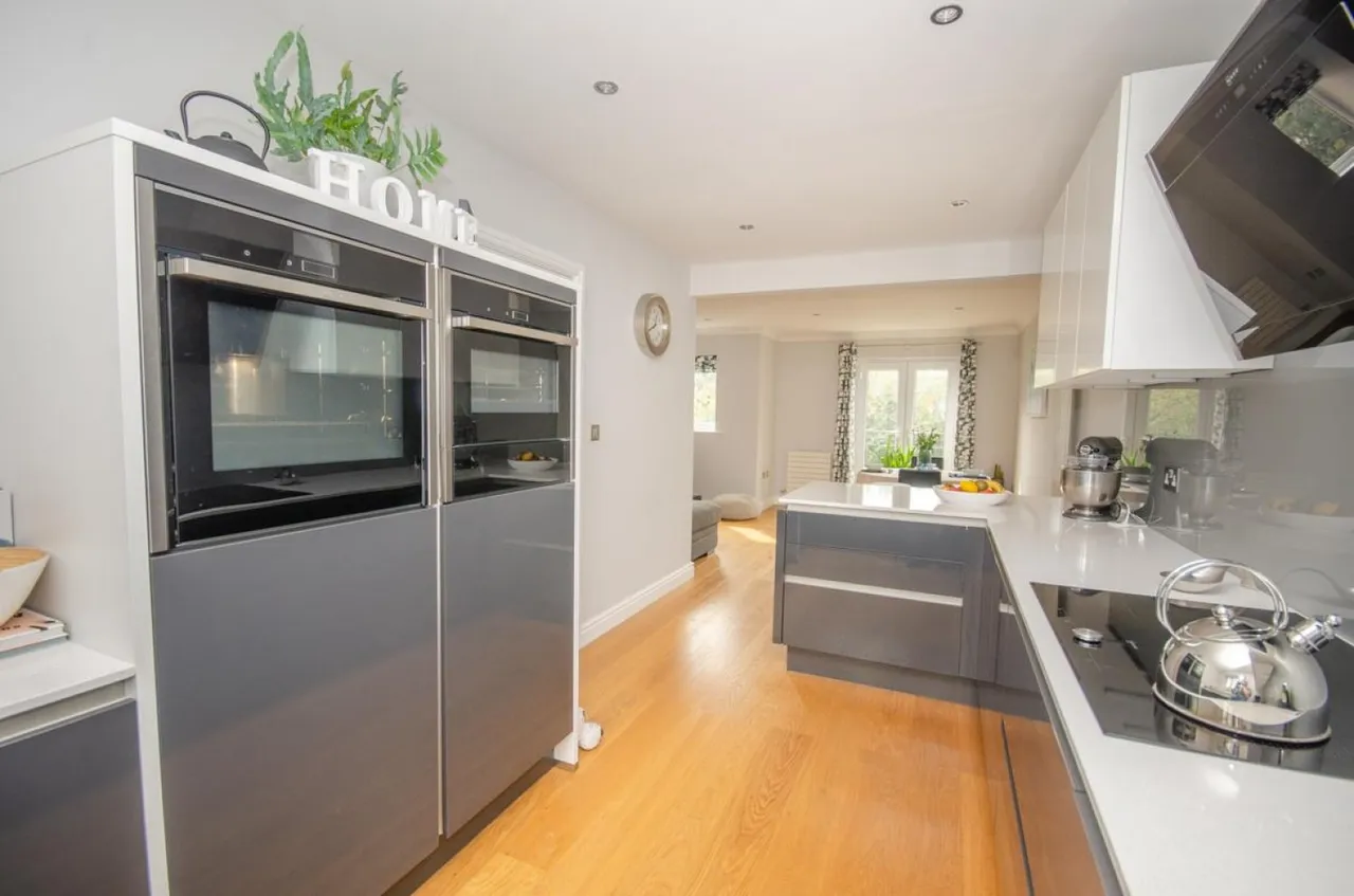 Cave Close, Downend, BS16, photo 2