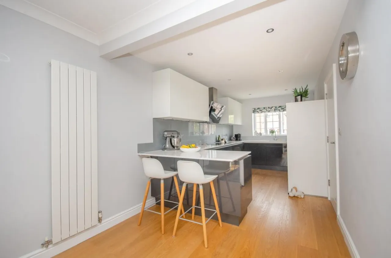 Cave Close, Downend, BS16, photo 10