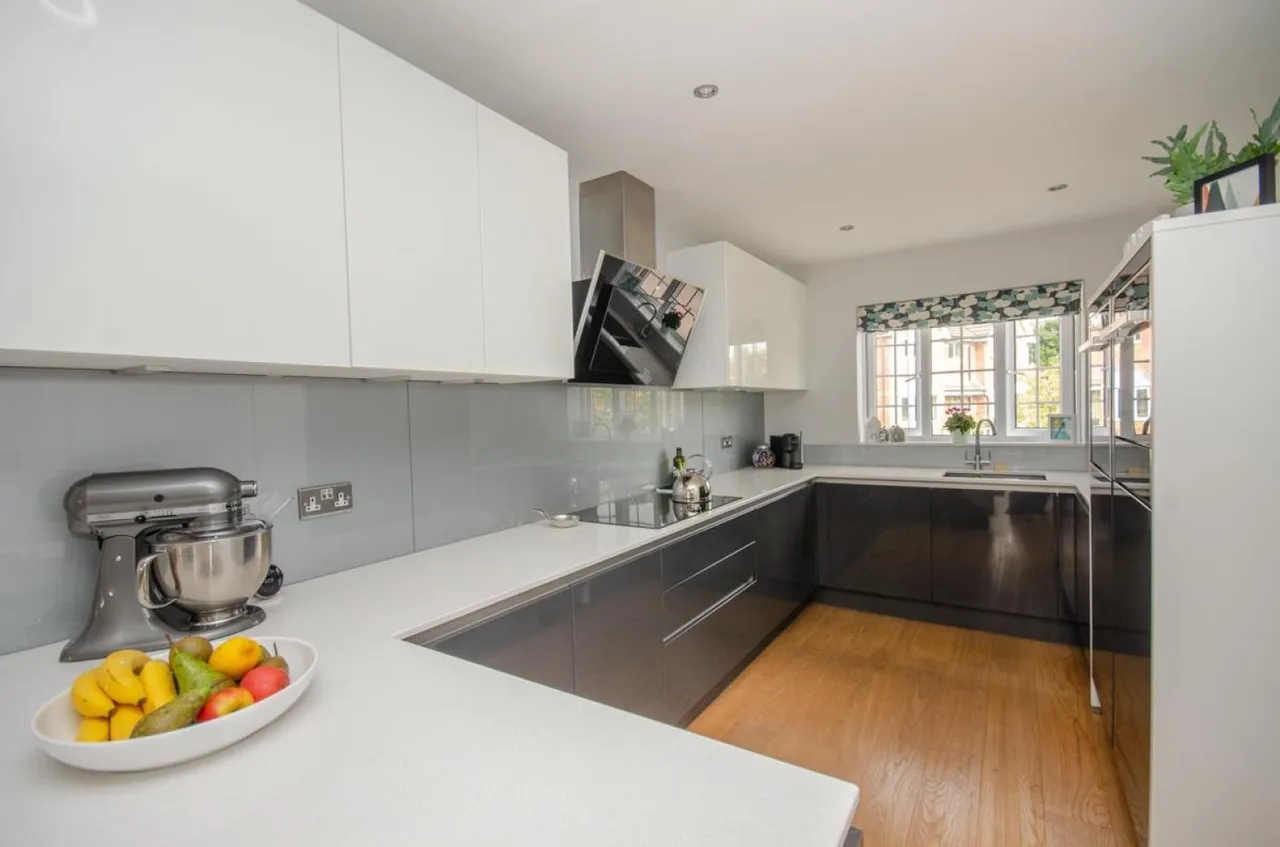 Cave Close, Downend, BS16, photo 8