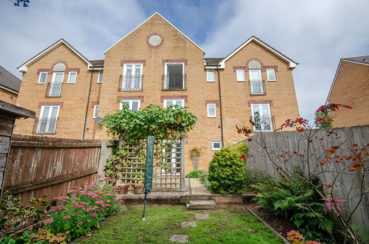 Cave Close, Downend, BS16, photo 25