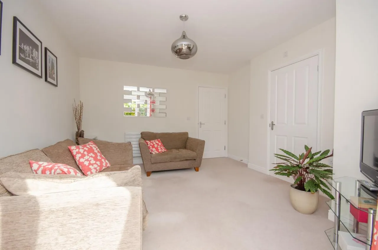 Cave Close, Downend, BS16, photo 12