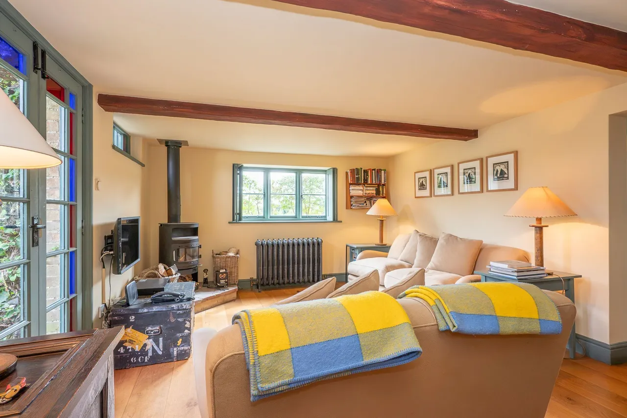Delightful Detached Former Village Ch, photo 3