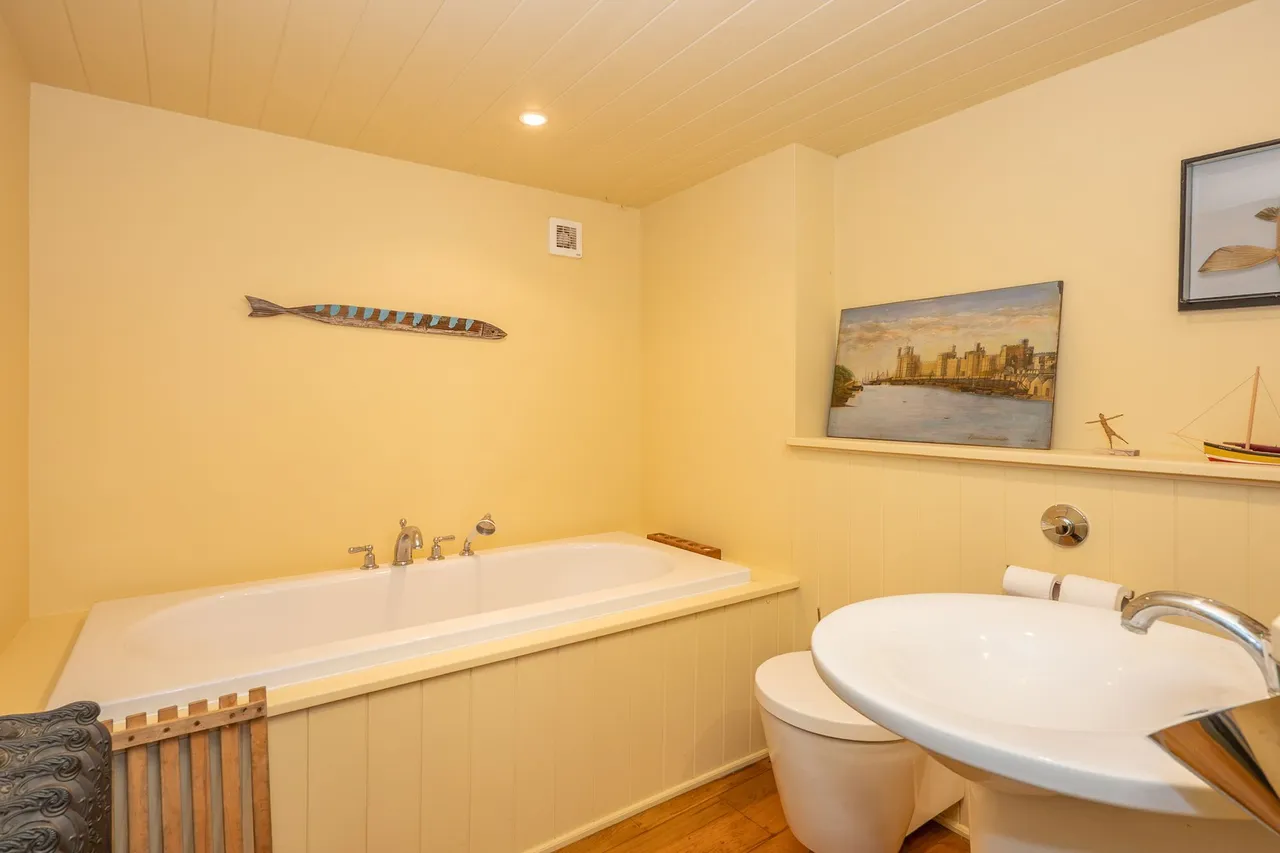 Delightful Detached Former Village Ch, photo 8