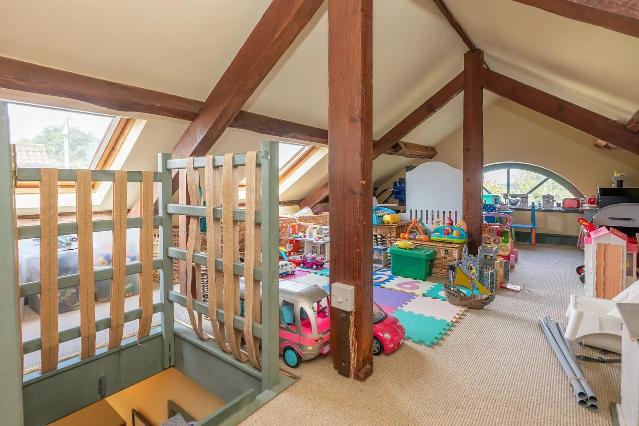 Delightful Detached Former Village Ch, photo 13