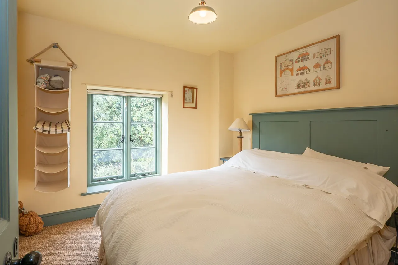Delightful Detached Former Village Ch, photo 11