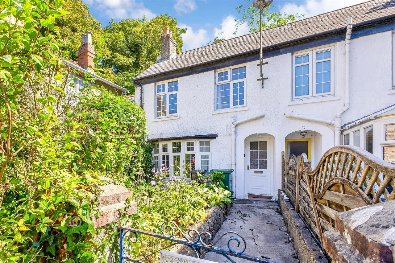 2 bed house for sale, Belgrave Road, Ventnor, PO38