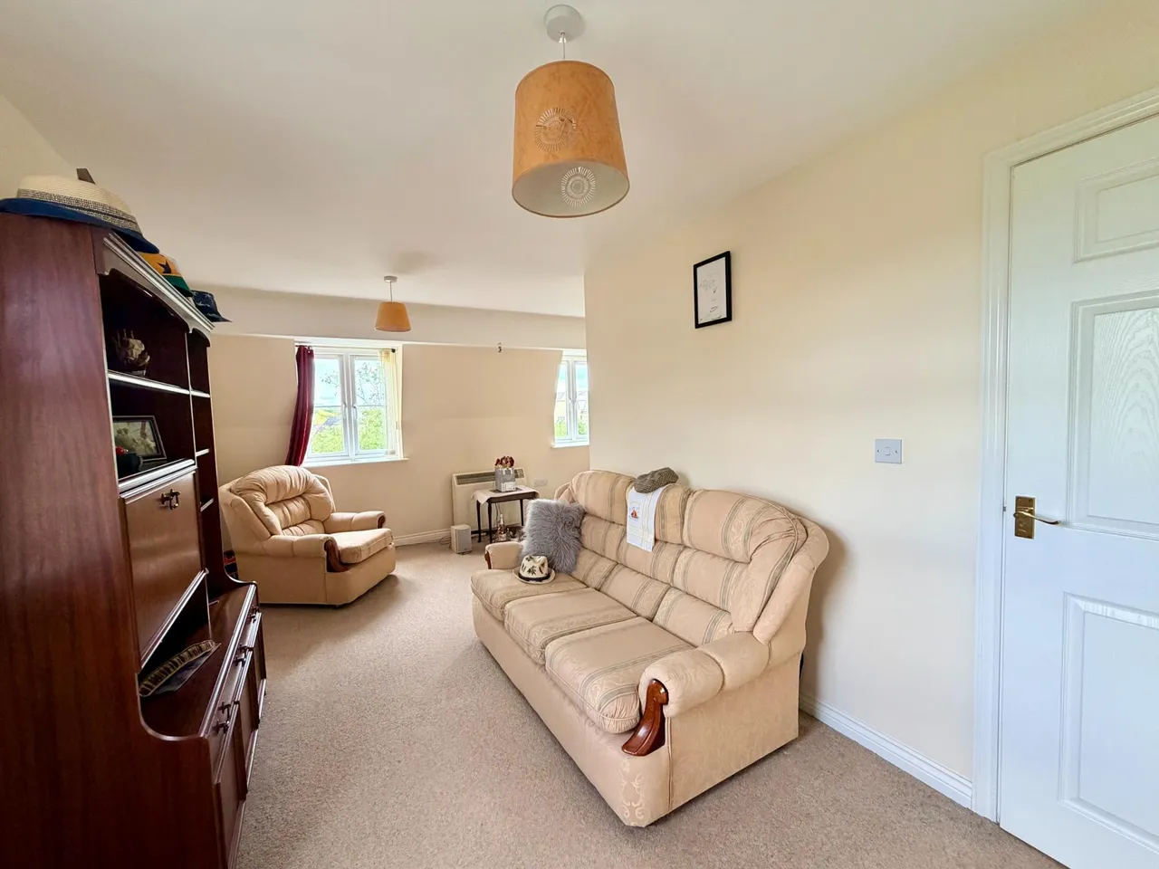 The Chestnuts, Haydon End, Swindon, SN25, photo 3