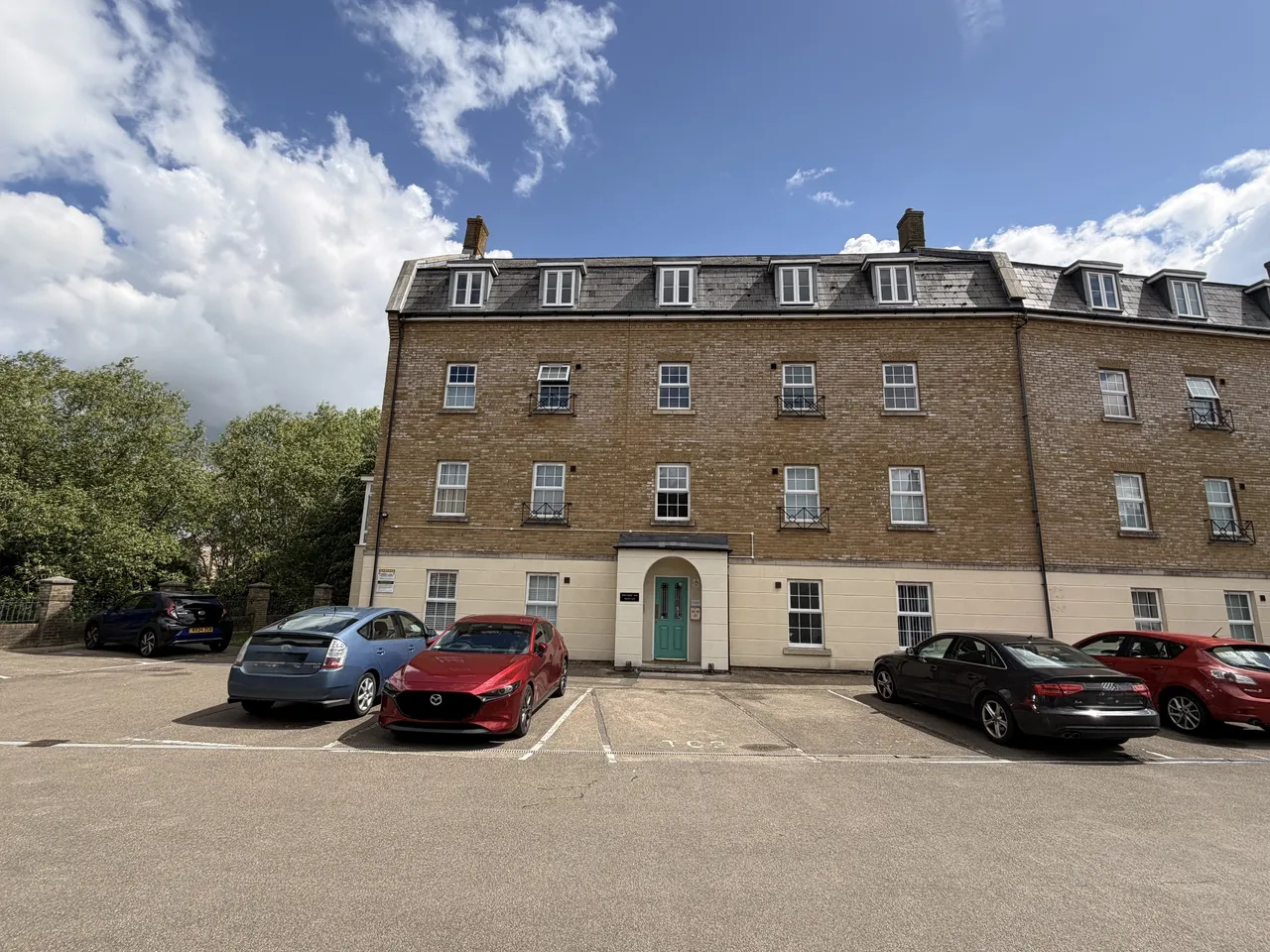 2 bed flat for sale — The Chestnuts, Haydon End, Swindon, SN25