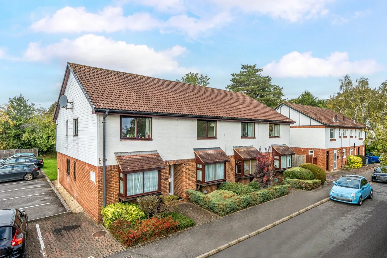 1 bed flat for sale, Old Station Way, Godaming, GU7