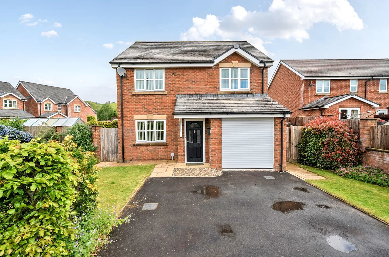 3 bed house for sale, Clos Y Felin, Abermule