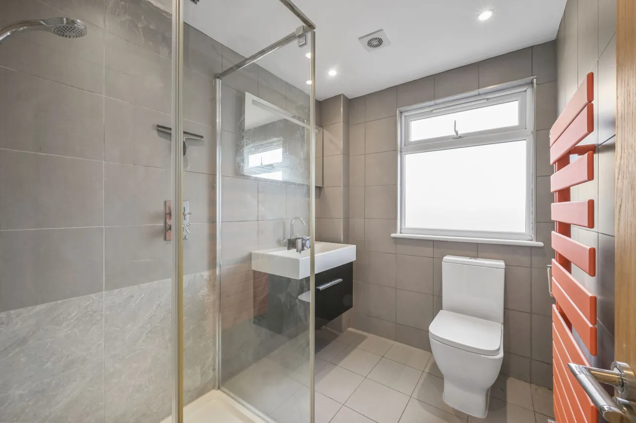 Cannon Close, Raynes Park, SW20, photo 11