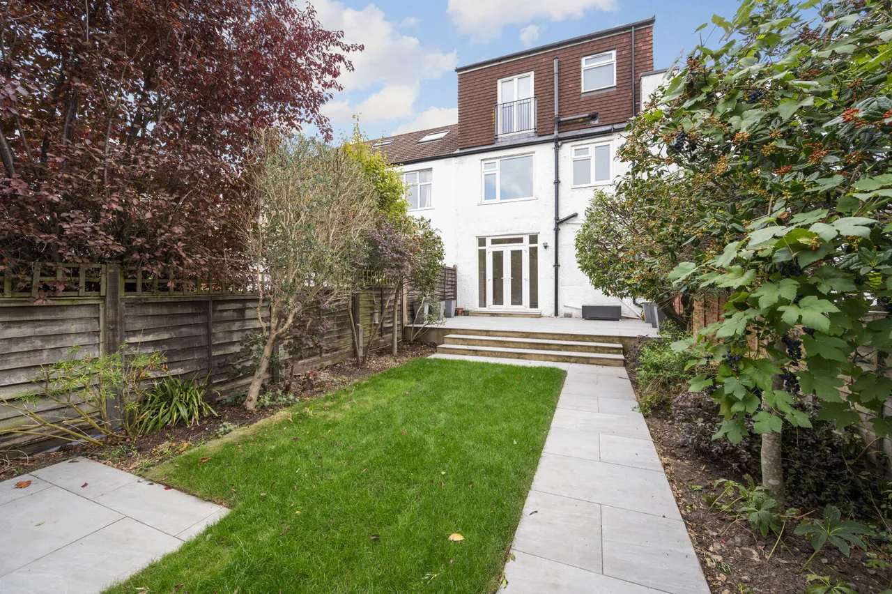 Cannon Close, Raynes Park, SW20, photo 12