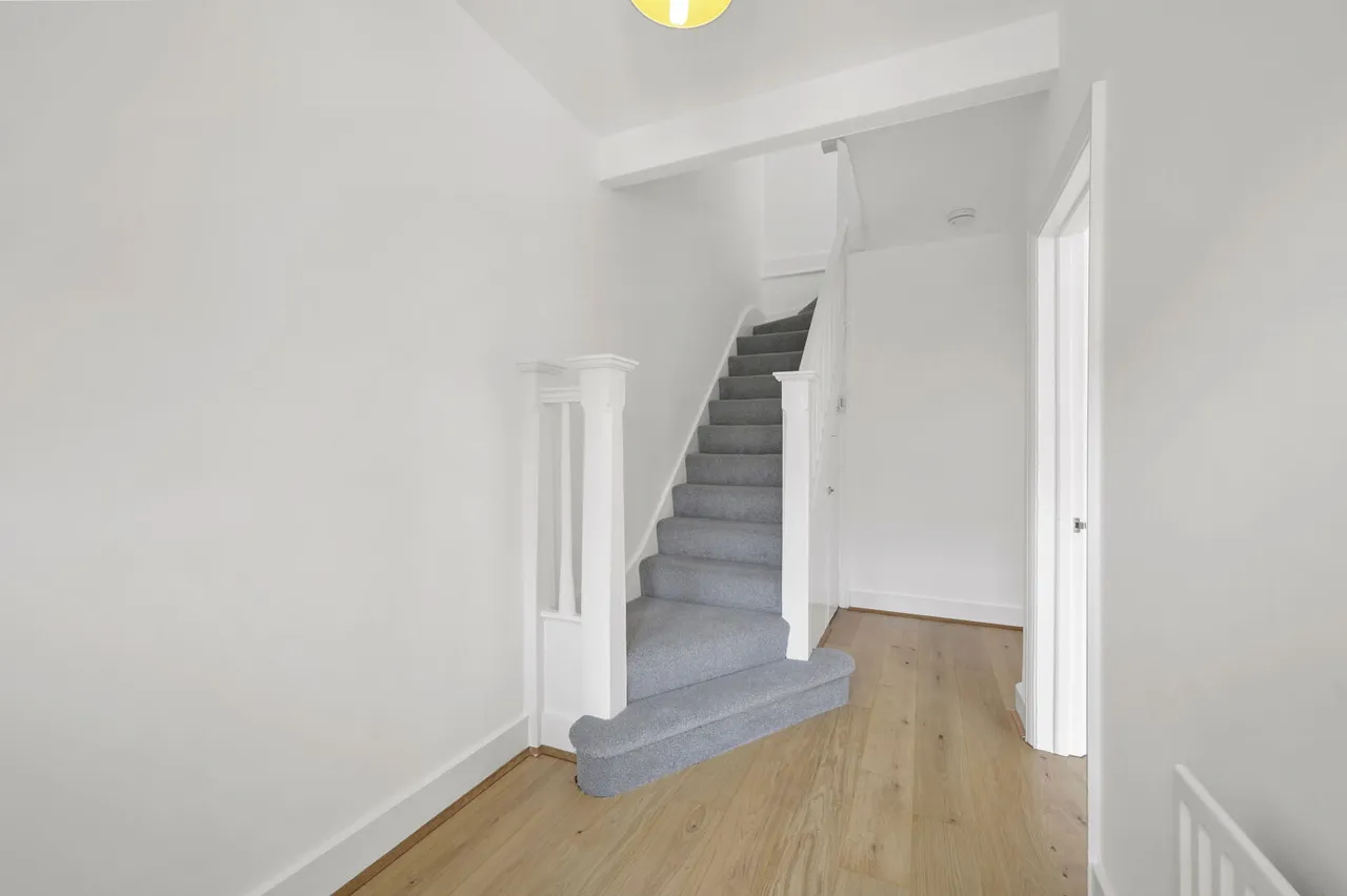 Cannon Close, Raynes Park, SW20, photo 4