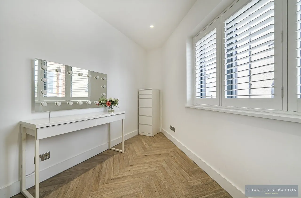 Eyre Close, Romford, Essex, RM2 6AR, photo 15