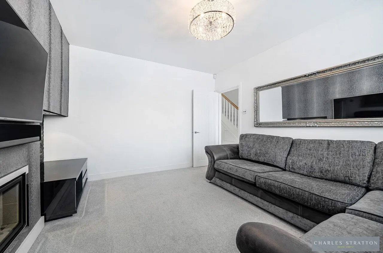 Eyre Close, Romford, Essex, RM2 6AR, photo 6