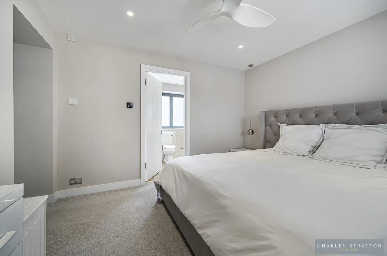 Eyre Close, Romford, Essex, RM2 6AR, photo 17