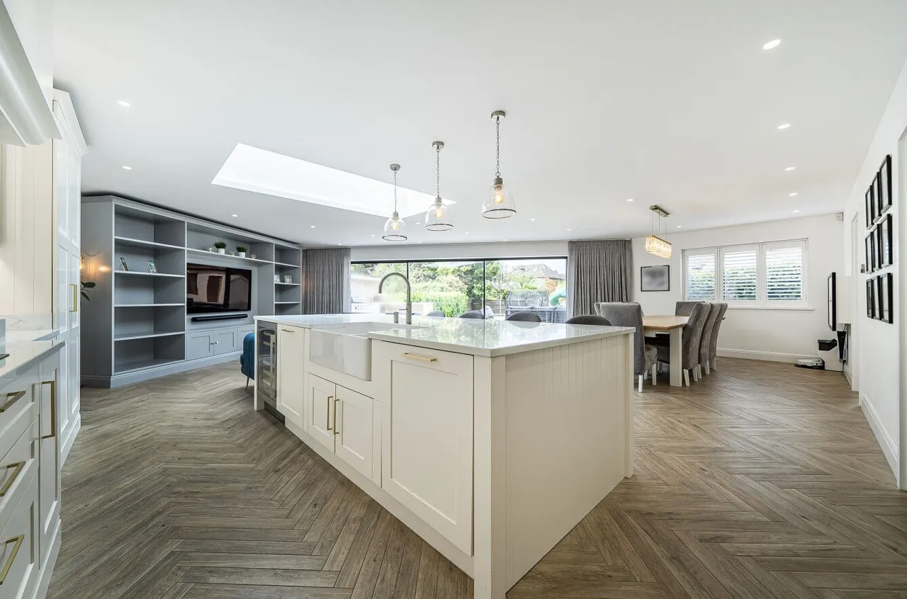 5 bed house for sale — Eyre Close, Romford, Essex, RM2 6AR