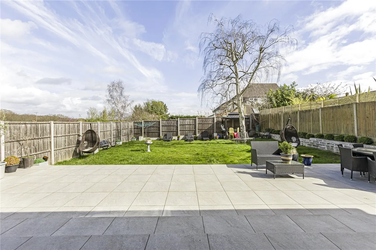 Bradgate, Cuffley, Herts, EN6 4RN, photo 21