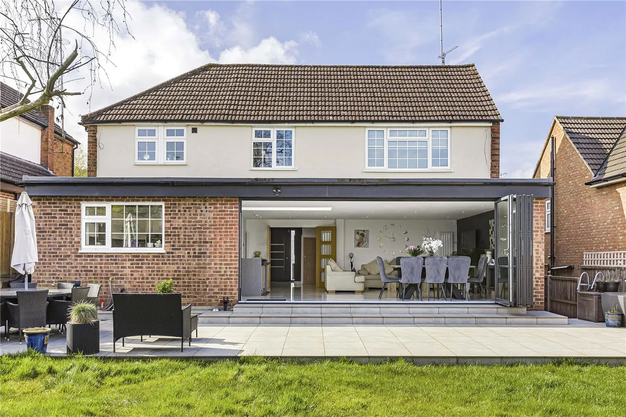 Bradgate, Cuffley, Herts, EN6 4RN, photo 22