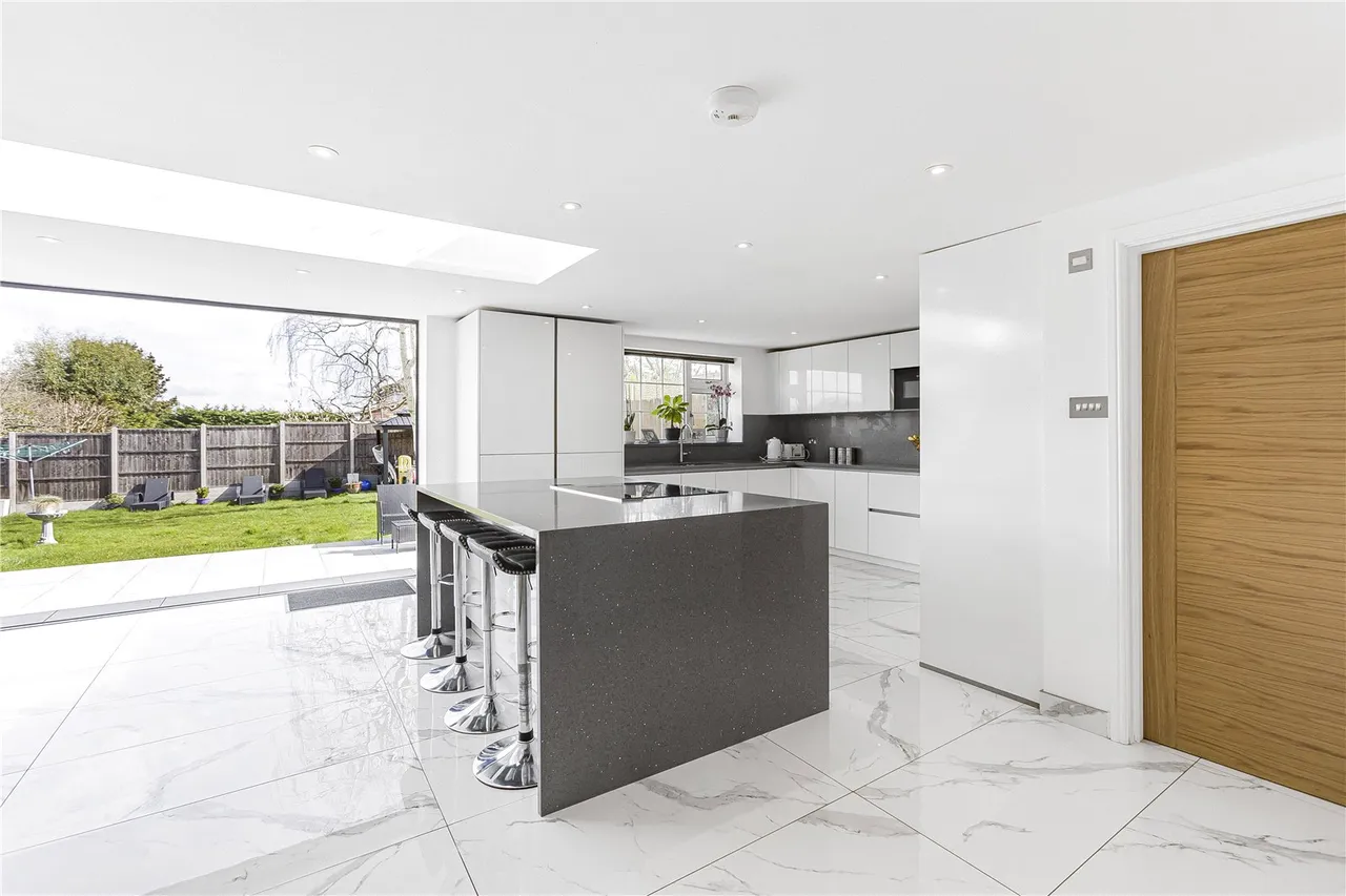 Bradgate, Cuffley, Herts, EN6 4RN, photo 7