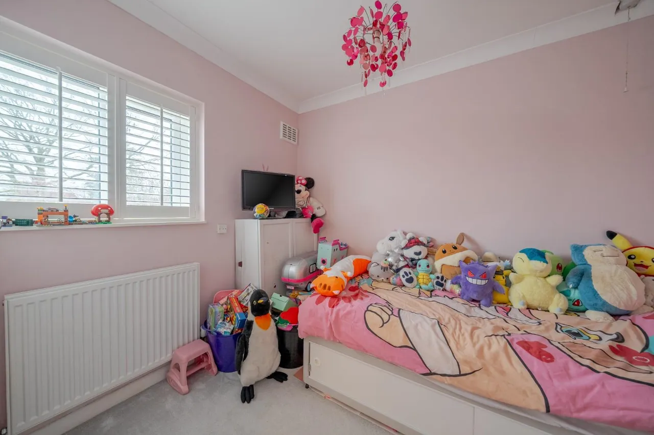 Kingsbury Drive, Old Windsor, photo 12