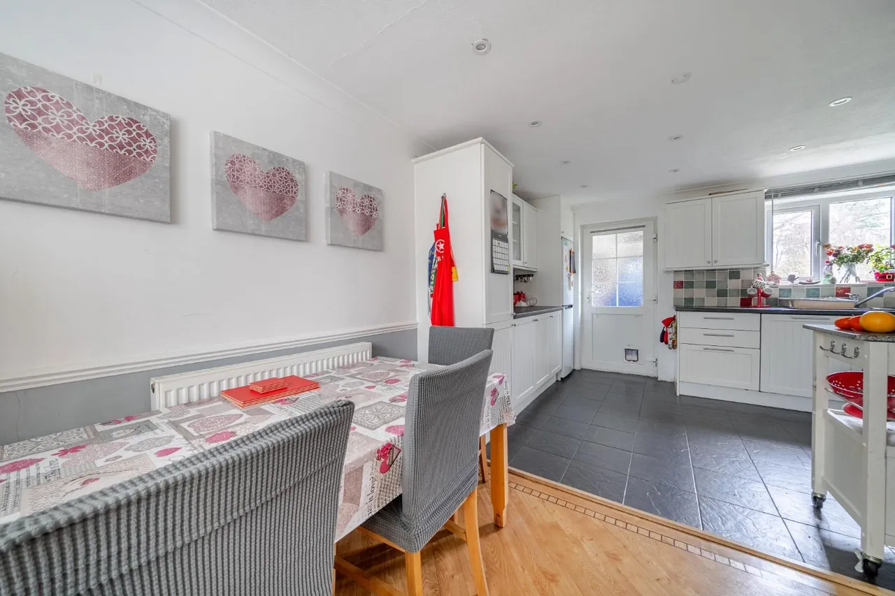 Kingsbury Drive, Old Windsor, photo 3