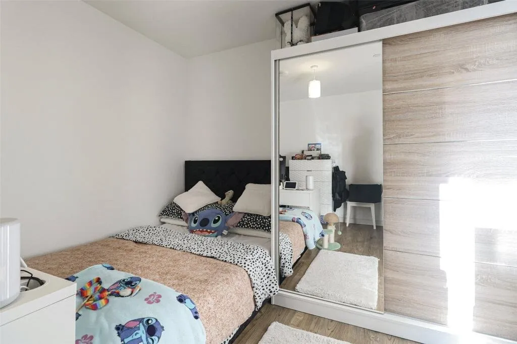 Ron Leighton Way, East Ham, E6, photo 3