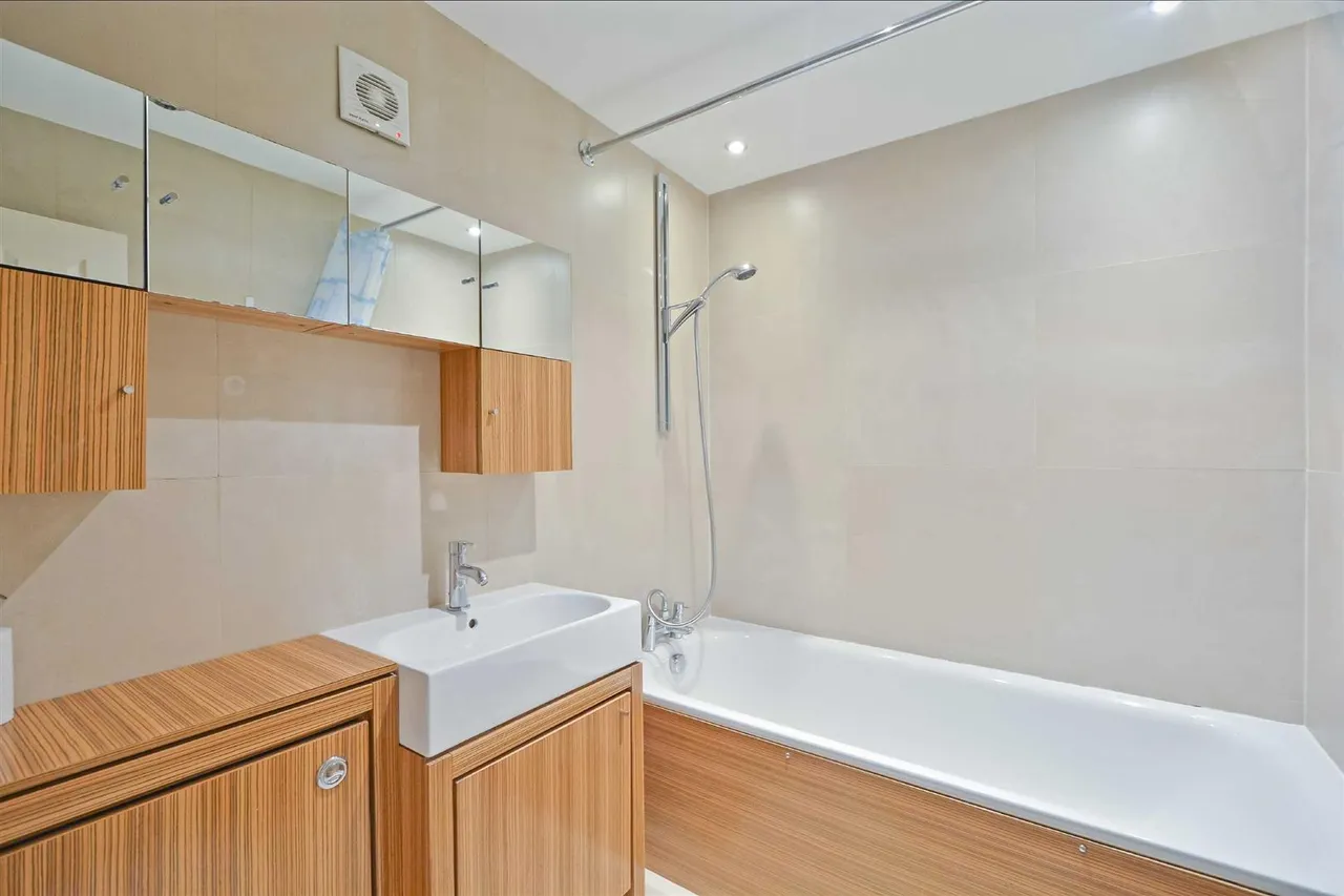 Portman Square, Marylebone, W1H, photo 4