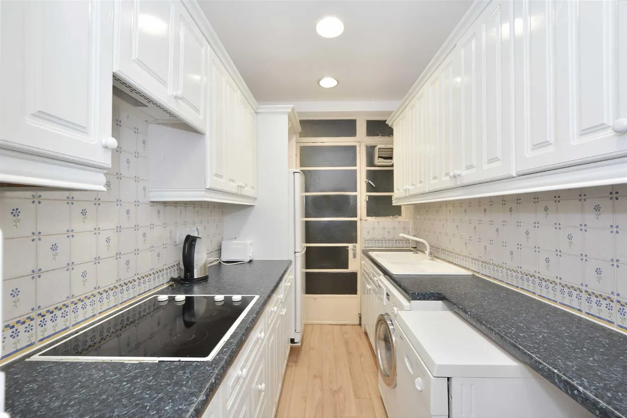 Portman Square, Marylebone, W1H, photo 5