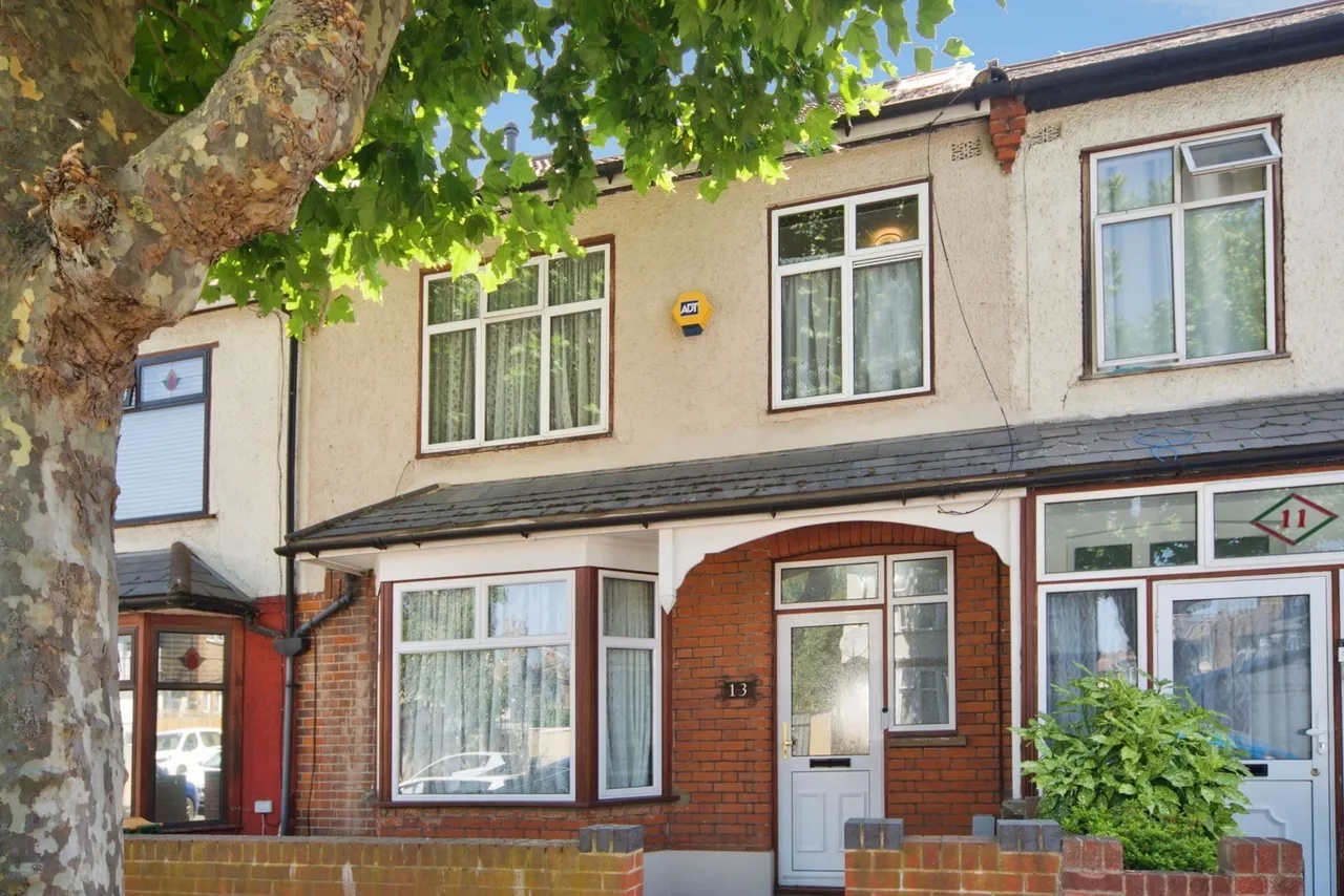 4 bed house for sale — Brancaster Road, Manor Park, London, E12
