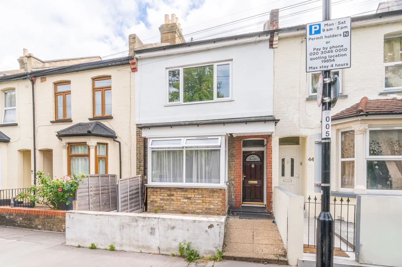 3 bed house for sale — 46 Woodcroft Road, Thornton Heath