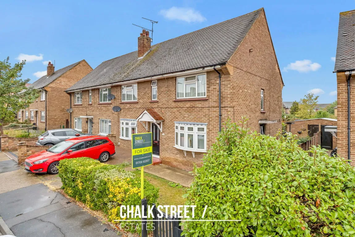 2 bed flat for sale, Chaucer Road, Heaton Grange, RM3
