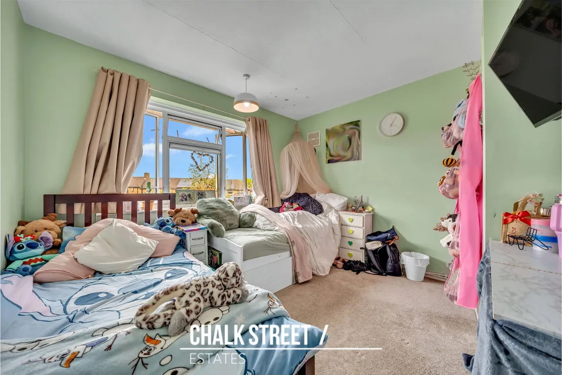 Chaucer Road, Heaton Grange, RM3, photo 9