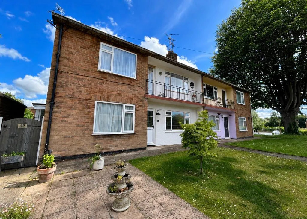2 bed flat for sale — Oakwell Close, Dunstable LU6 2PY