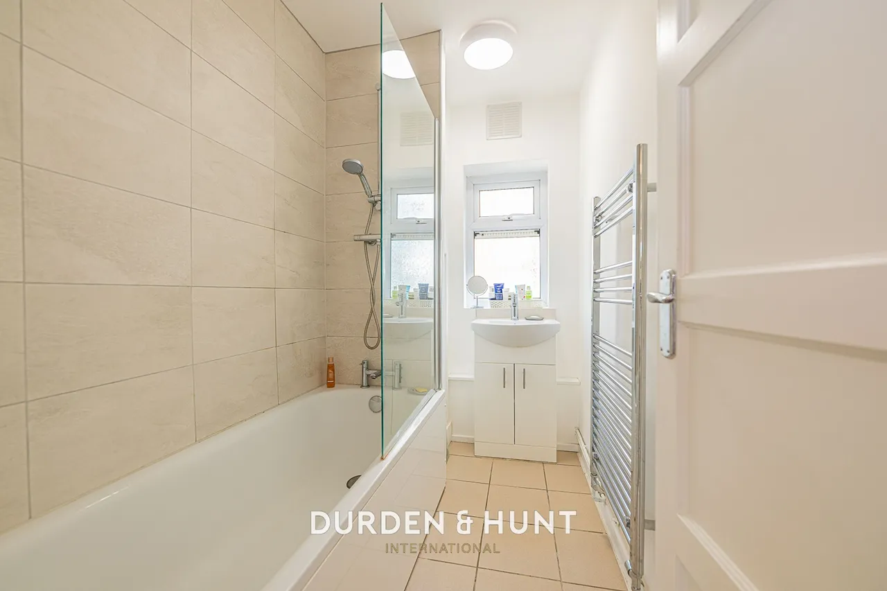 Little Holt, New Wanstead, E11, photo 16