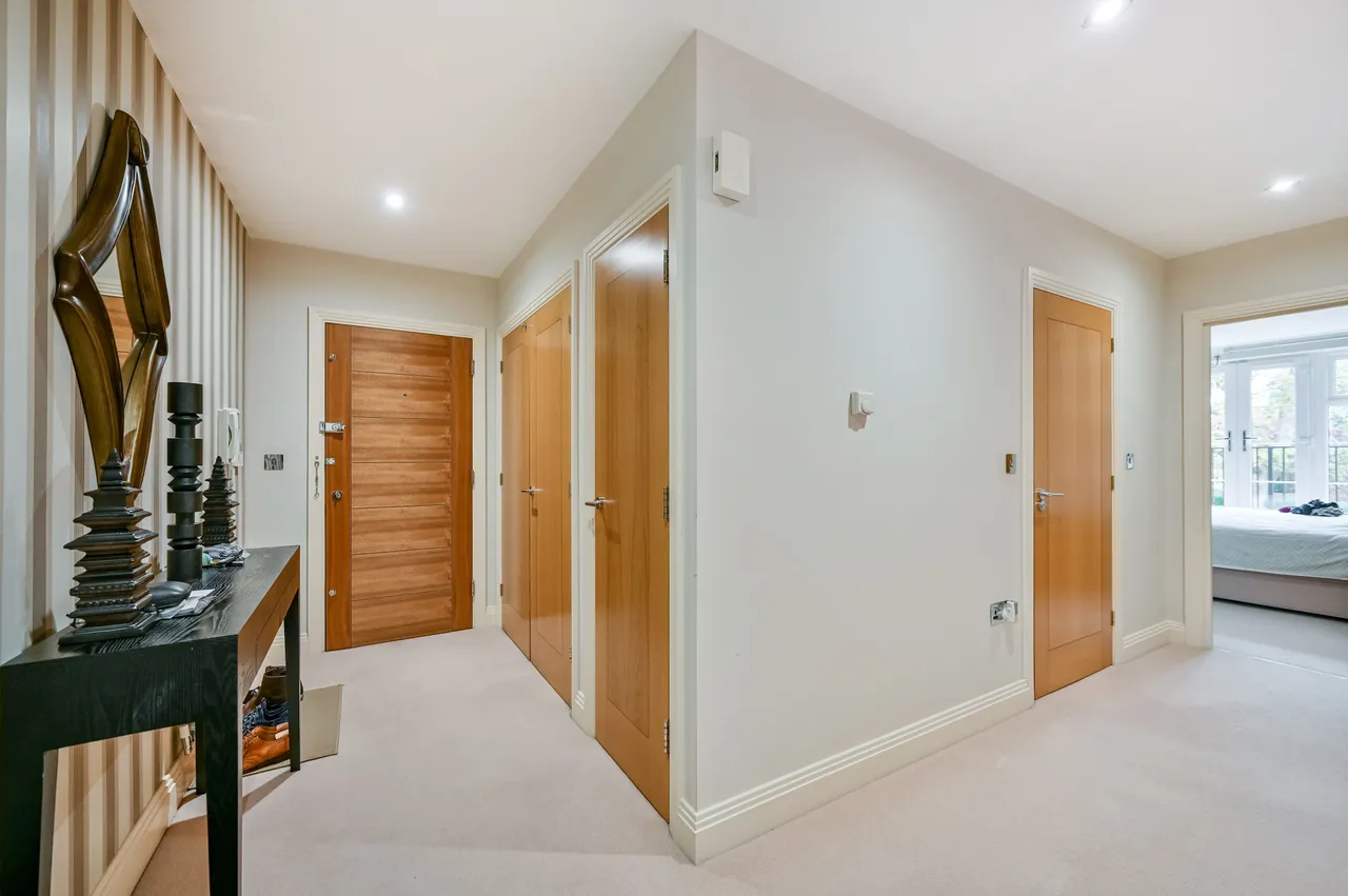 15 South Riding, Shoppenhangers Road, Maidenhead, photo 8