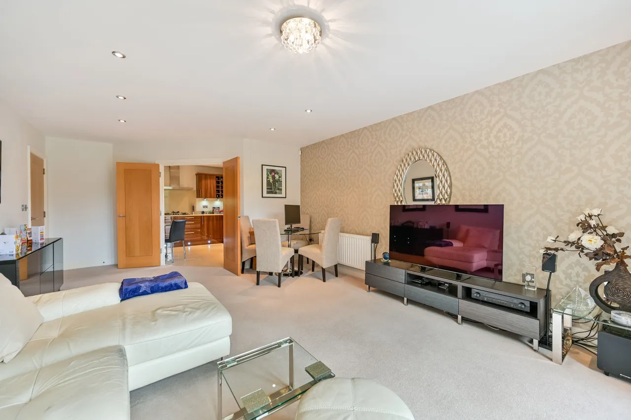 15 South Riding, Shoppenhangers Road, Maidenhead, photo 5