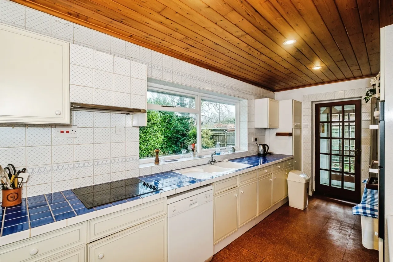 Gorse Bank Close, Storrington, RH20, photo 18