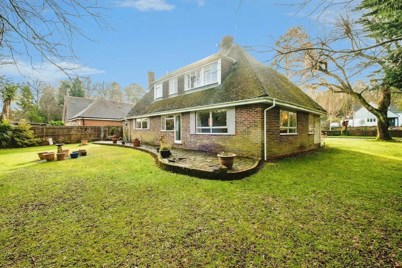 Gorse Bank Close, Storrington, RH20, photo 2
