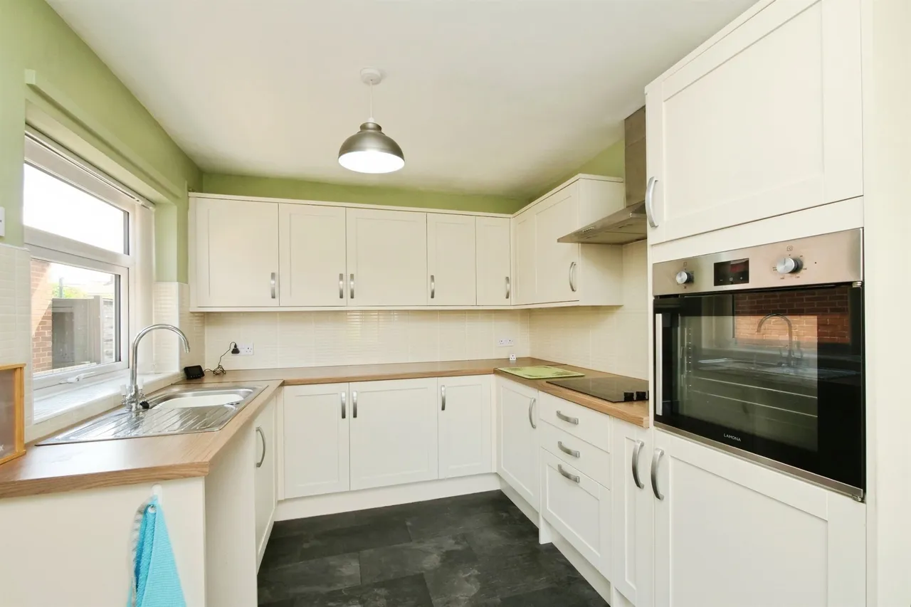 Whitethorn Close, York, photo 4