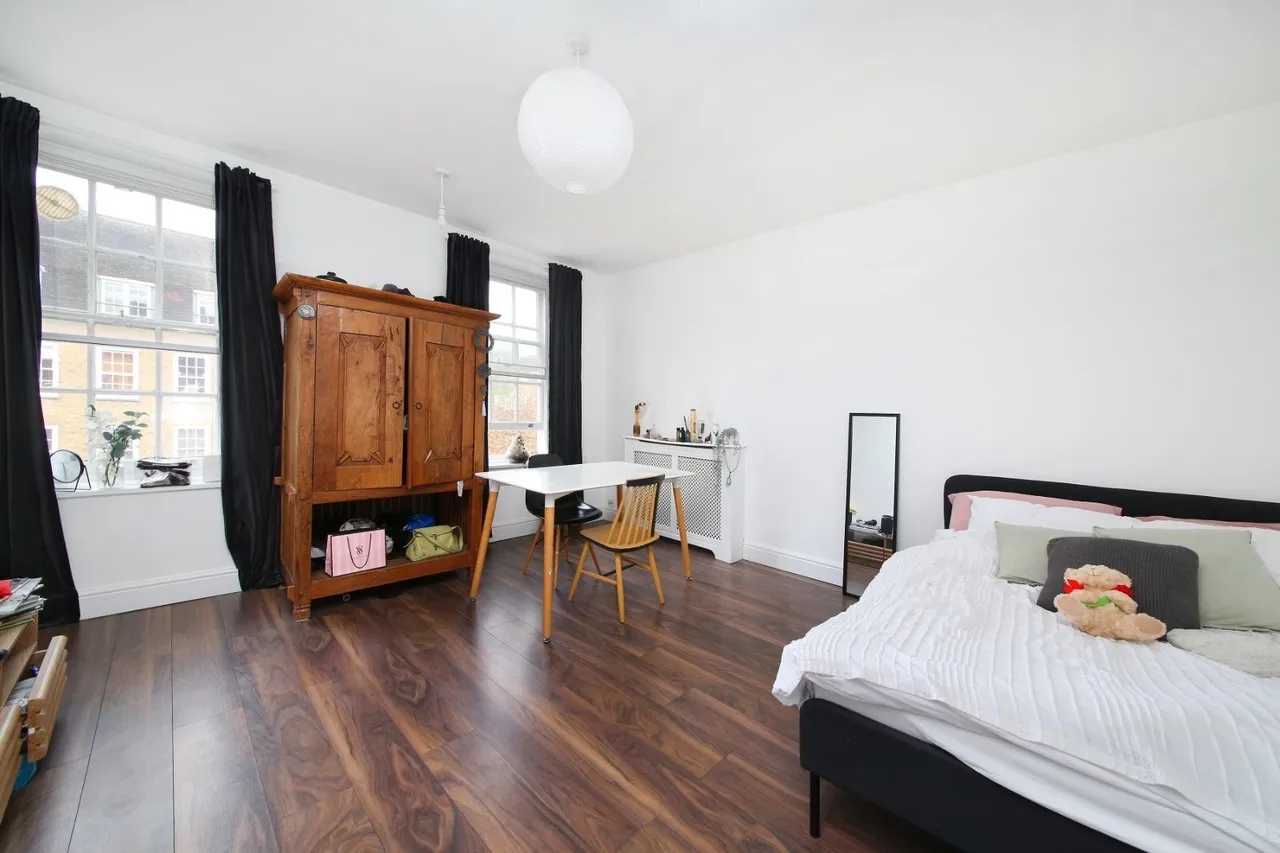 Vicarage Crescent, London, SW11, photo 3