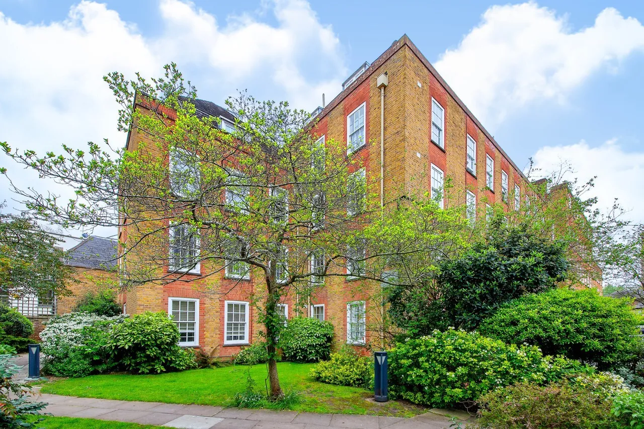 1 bed flat for sale, Vicarage Crescent, London, SW11