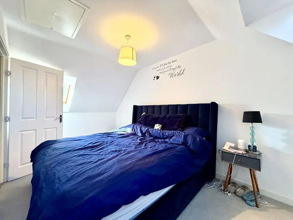 Rutherford Close, Calne, photo 14