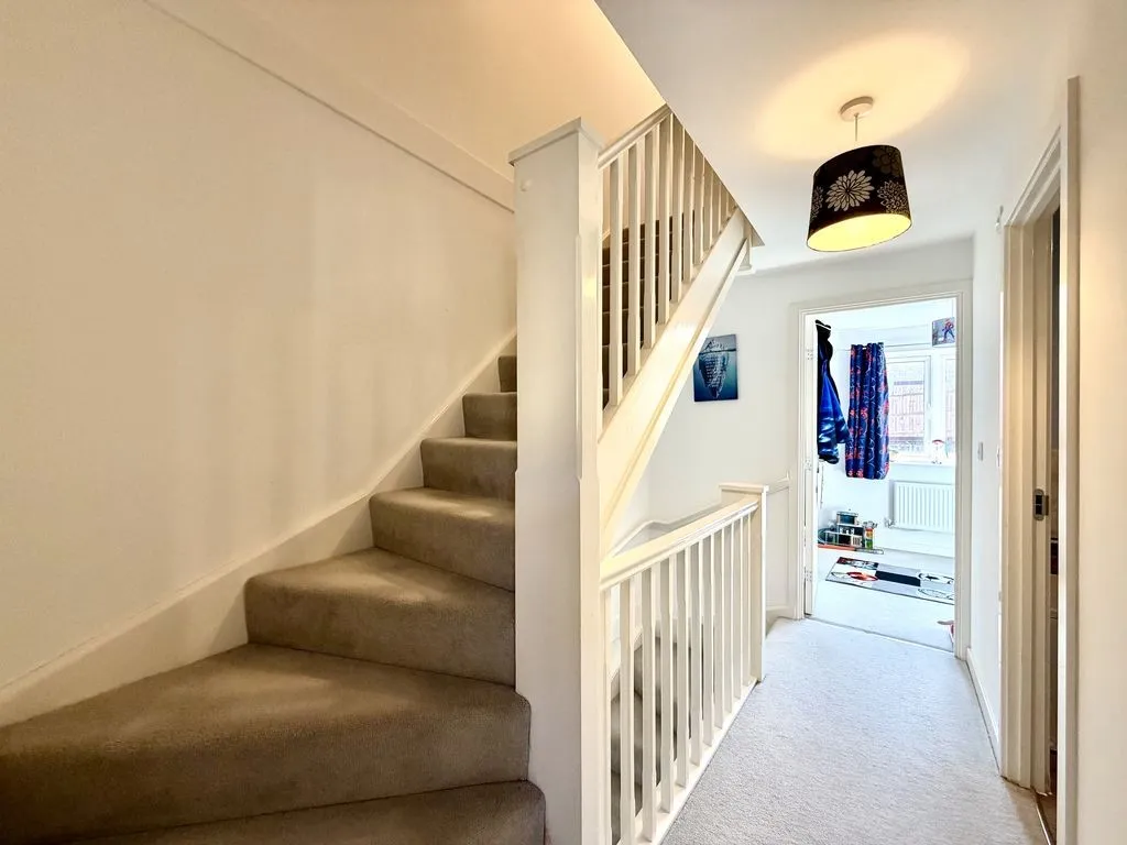 Rutherford Close, Calne, photo 9