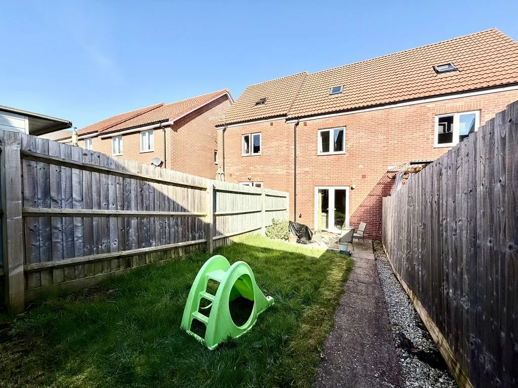 Rutherford Close, Calne, photo 15